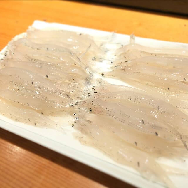 蒲田の寿司屋で白魚をどうぞ